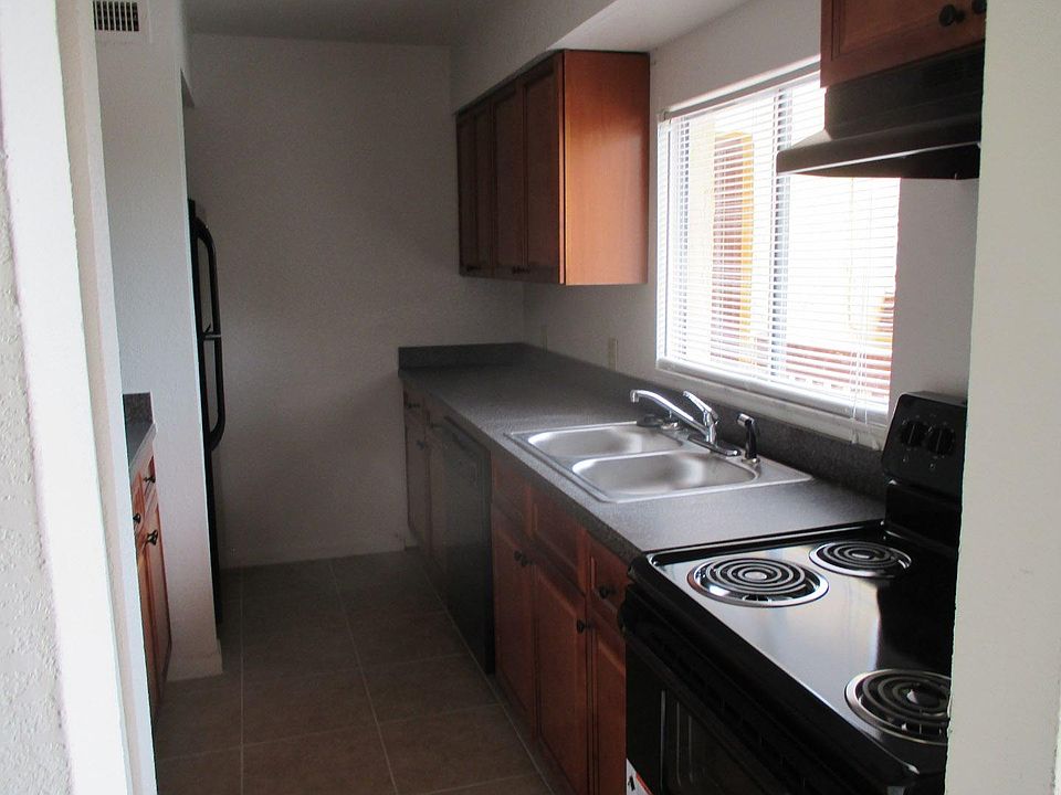 1st image of 210 22nd Ave S