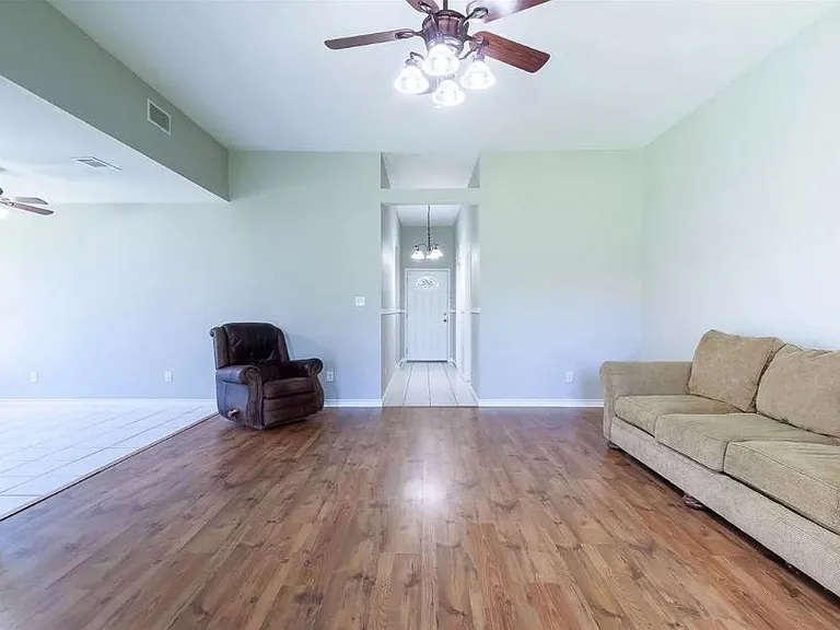 5920 Travis — Photo 4