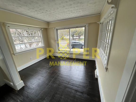 3rd image of 942 Harvard Blvd