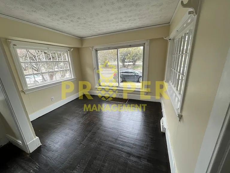 942 Harvard Blvd — Photo 3