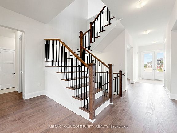 4th image of 33 Lorrain Hand Cres