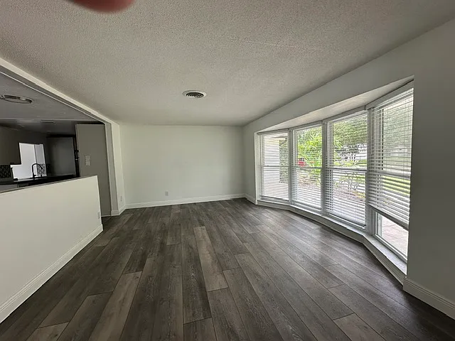 1405 Stewart Blvd — Photo 14