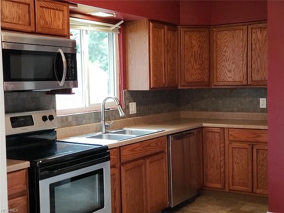 3rd image of 31 Filmore Ave