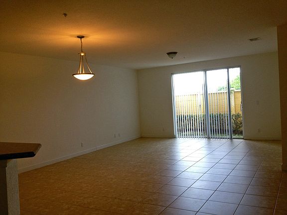 Fam Rm to fenced patio