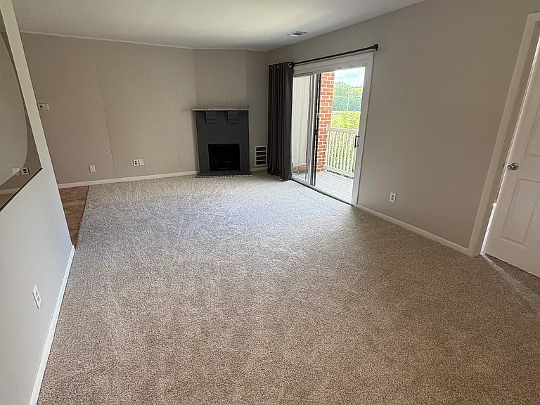 606 Alpine Ct — Photo 2
