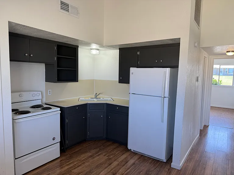 1313 Calaveras St #A — Photo 8