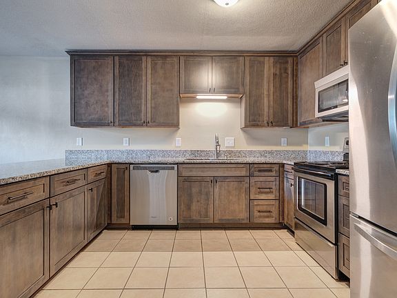 3rd image of 872 Patrick Henry Dr