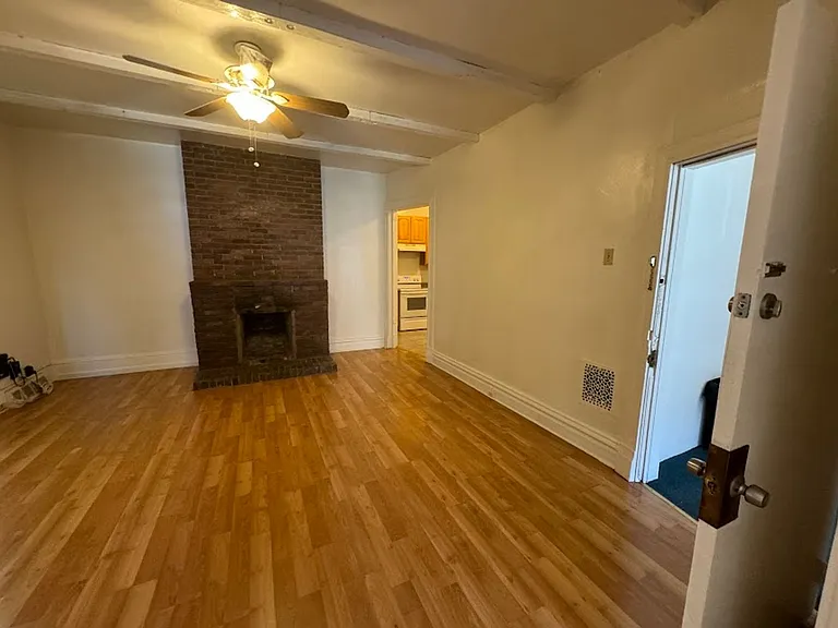5526 Howe Street — Photo 9