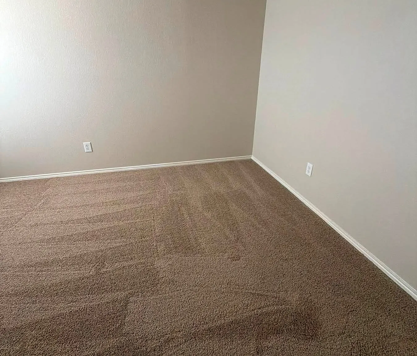 4 bed, 2.5 bath, 2149 sqft, $2,400 — Photo 2