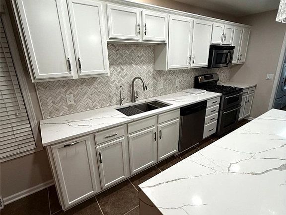 4th image of 48 Greystone