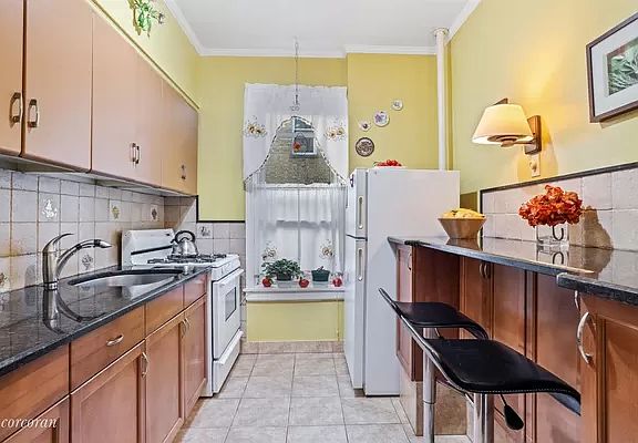4th image of 673 41st St APT 5