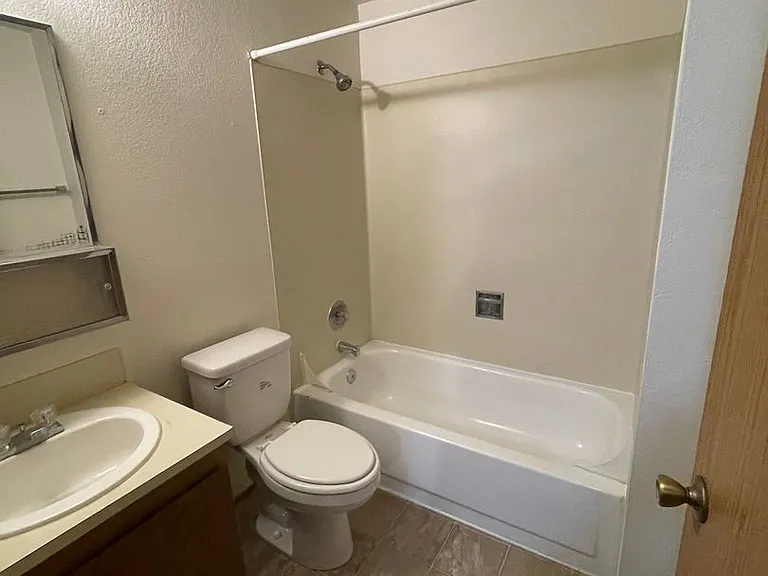690 NW Atalanta Way #M — Photo 2