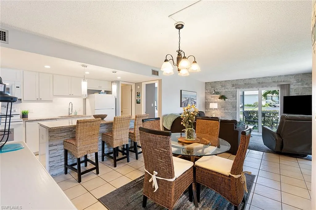 2 bed, 2.0 bath, 1100 sqft, $1,800 — Photo 1