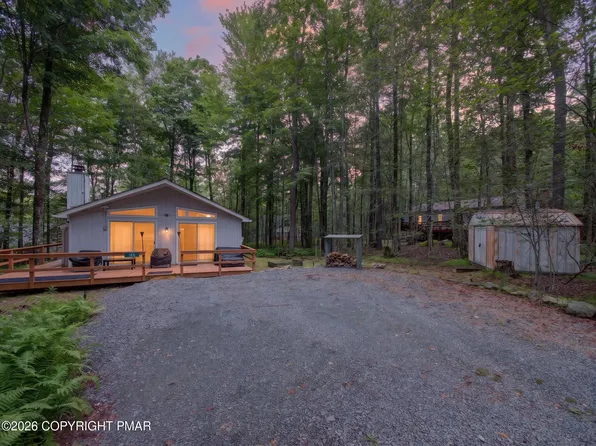 186 Wyomissing Dr, Pocono Lake, PA 18347
