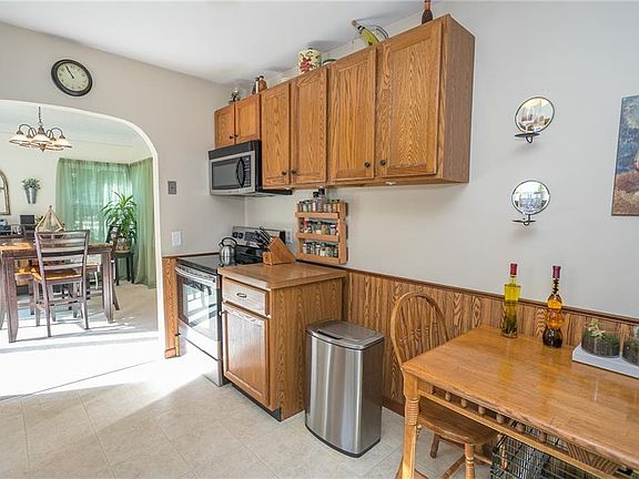 5th image of 11137 W 130th St
