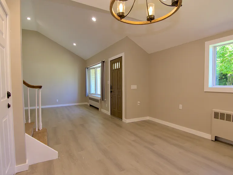 126 Nelson St — Photo 12
