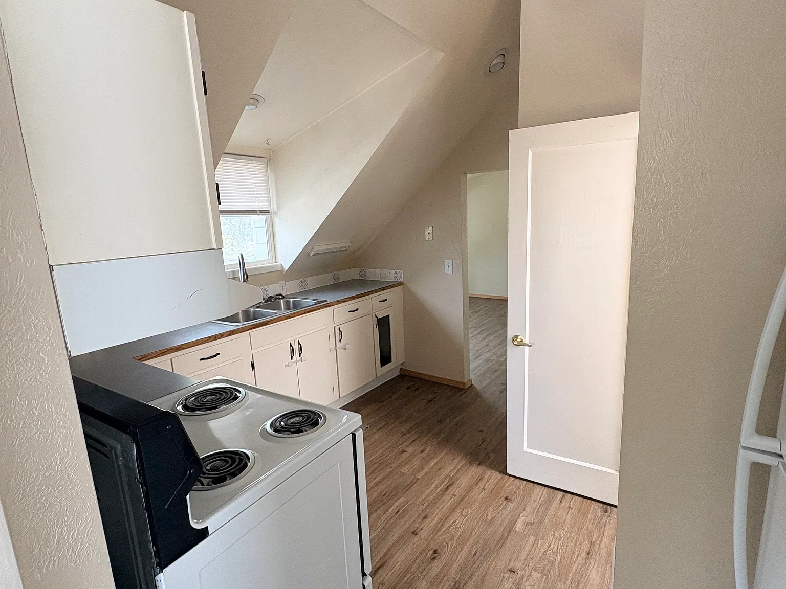 2 bed, $1,300 — Photo 2