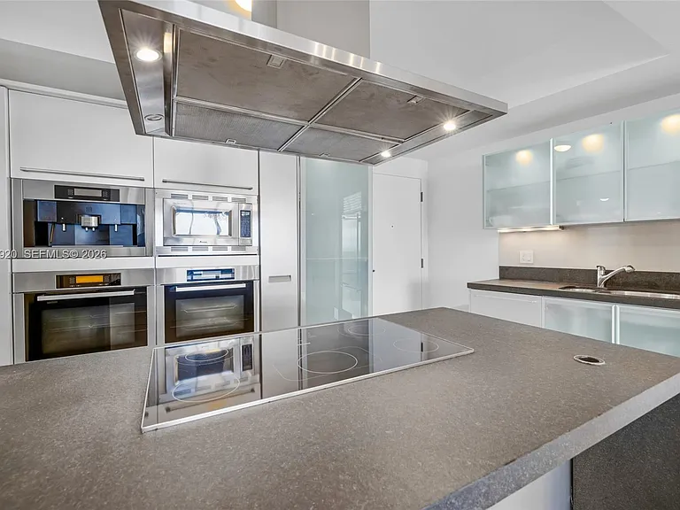 18201 Collins Ave #902-fl 3316 — Photo 10