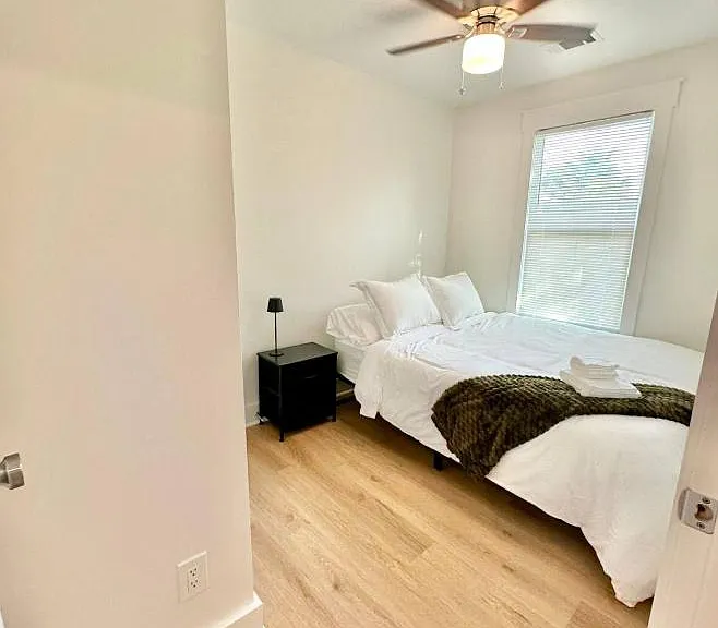 Live Oak St — Photo 1