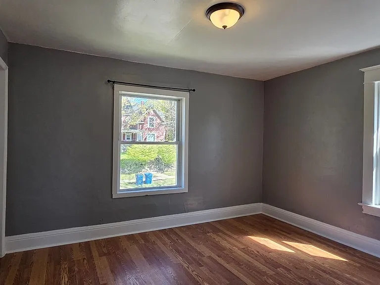 430 E Bremer — Photo 14