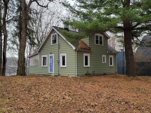 1868 Lakeside Dr, Tipton, MI 49287