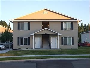 1st image of 901 Everett Pl APT 1