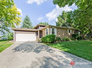 879 River Dr, Carol Stream, IL 60188