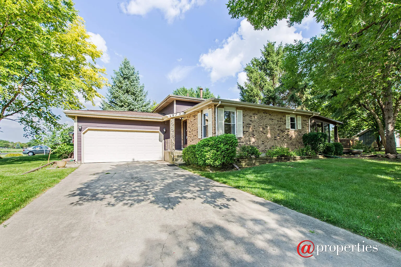 879 River Dr photo 1