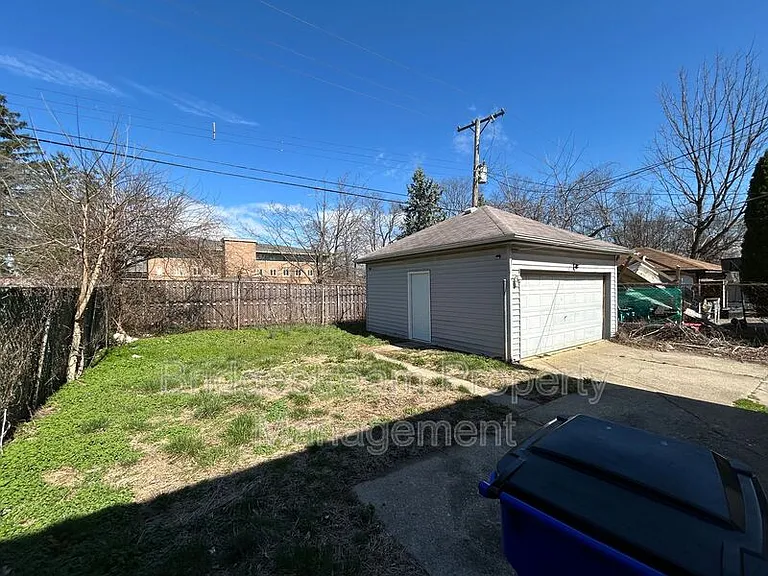 101 E Bruce Ave — Photo 10