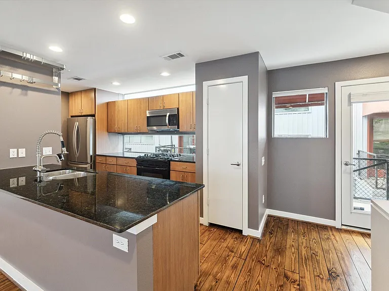 6947 Ardmore St — Photo 14
