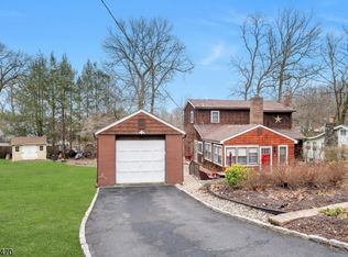1 Maple Ln, Denville, NJ 07834