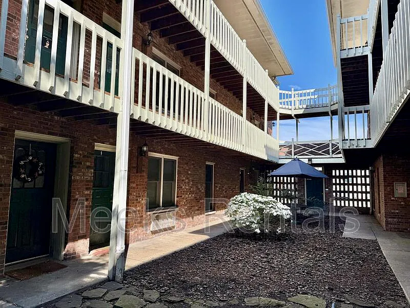 Building Photo - 1615 6th Ave