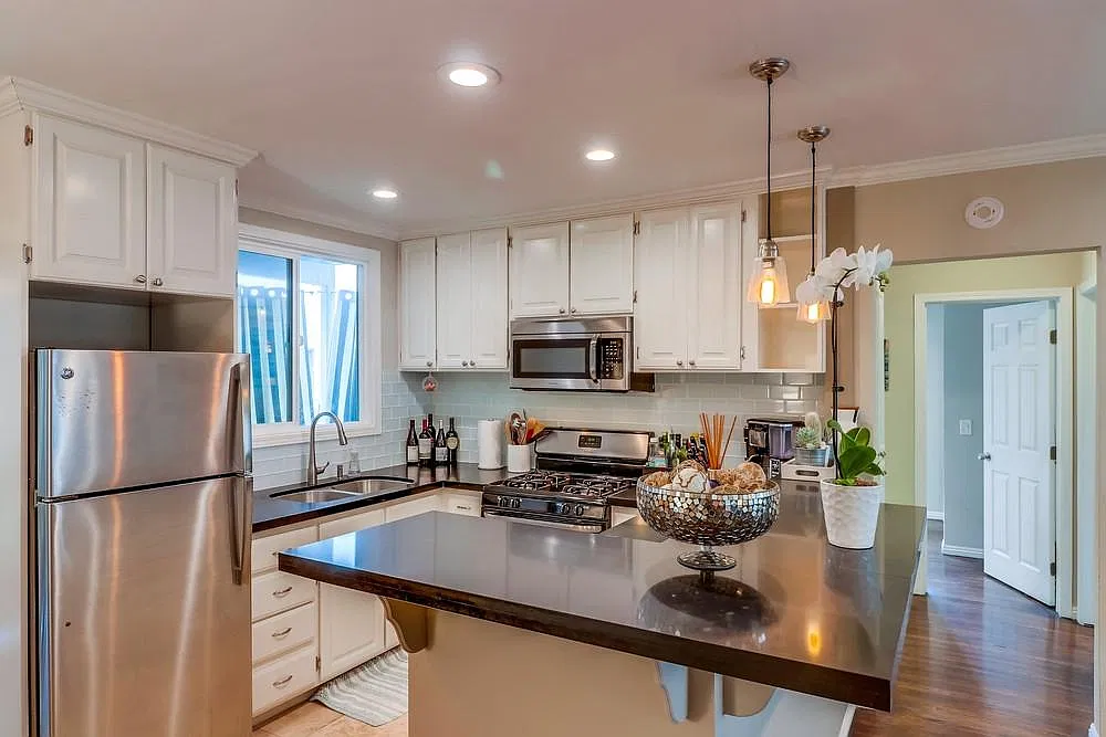 2 bed, 1.5 bath, 900 sqft, $3,950 — Photo 4