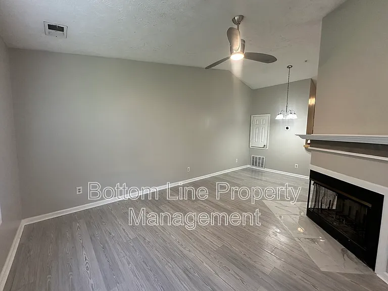 942 Stewarts Creek Dr #8 — Photo 6