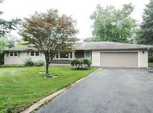 1715 Hickory Dr, Dundee, IL 60118