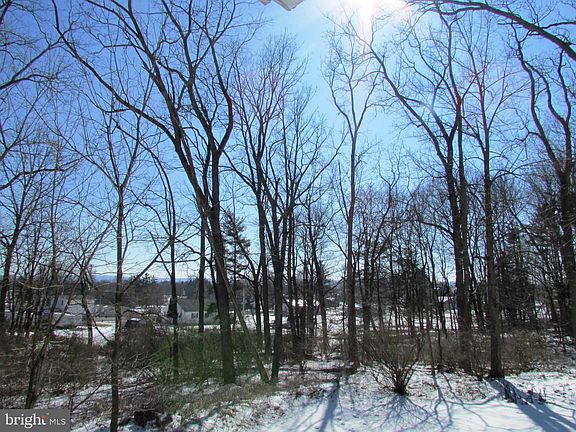 3rd image of LOT On Emery Rd