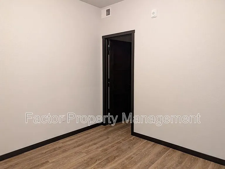 2090 Carlson Dr #322 — Photo 8