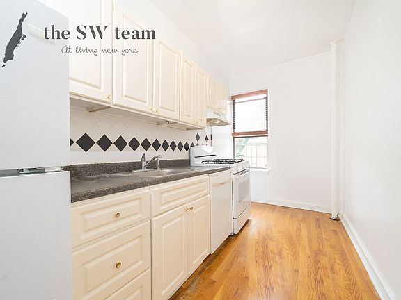 3rd image of 882 Amsterdam Ave #4B