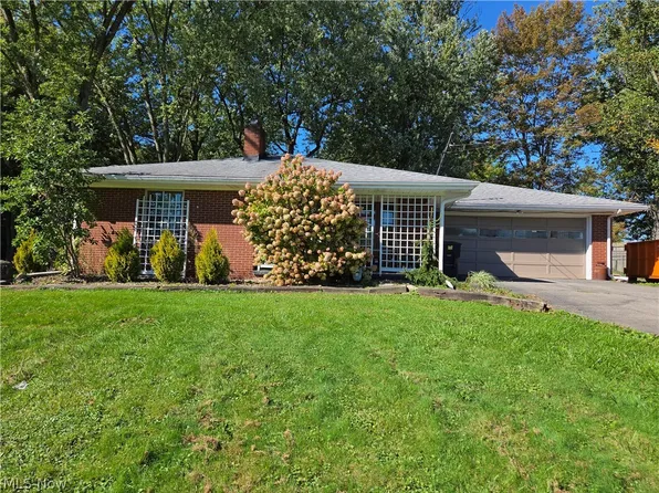 1367 North Rd NE, Warren, OH 44483