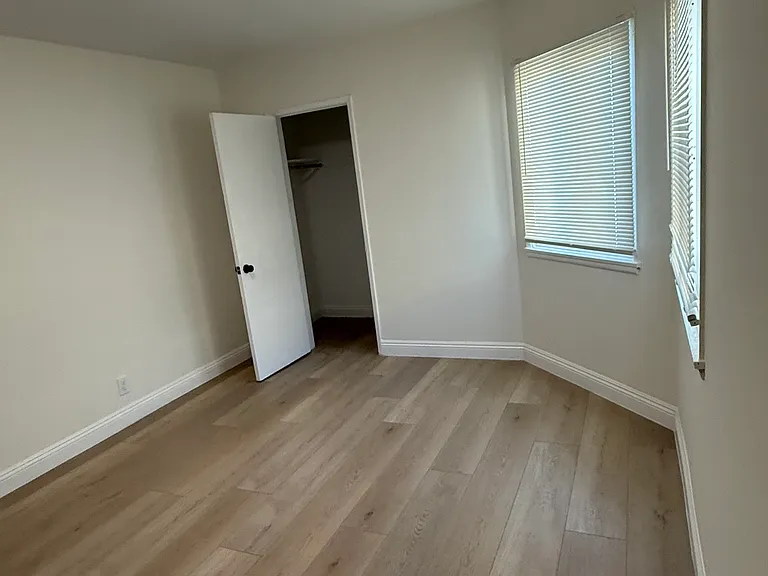140 N Hayworth Ave #8 — Photo 14