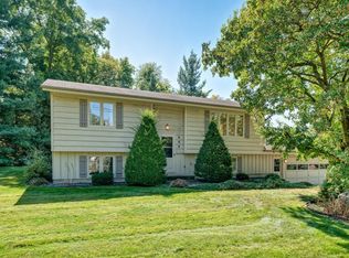 688 Wentworth Ave, Mendota Heights, MN 55118