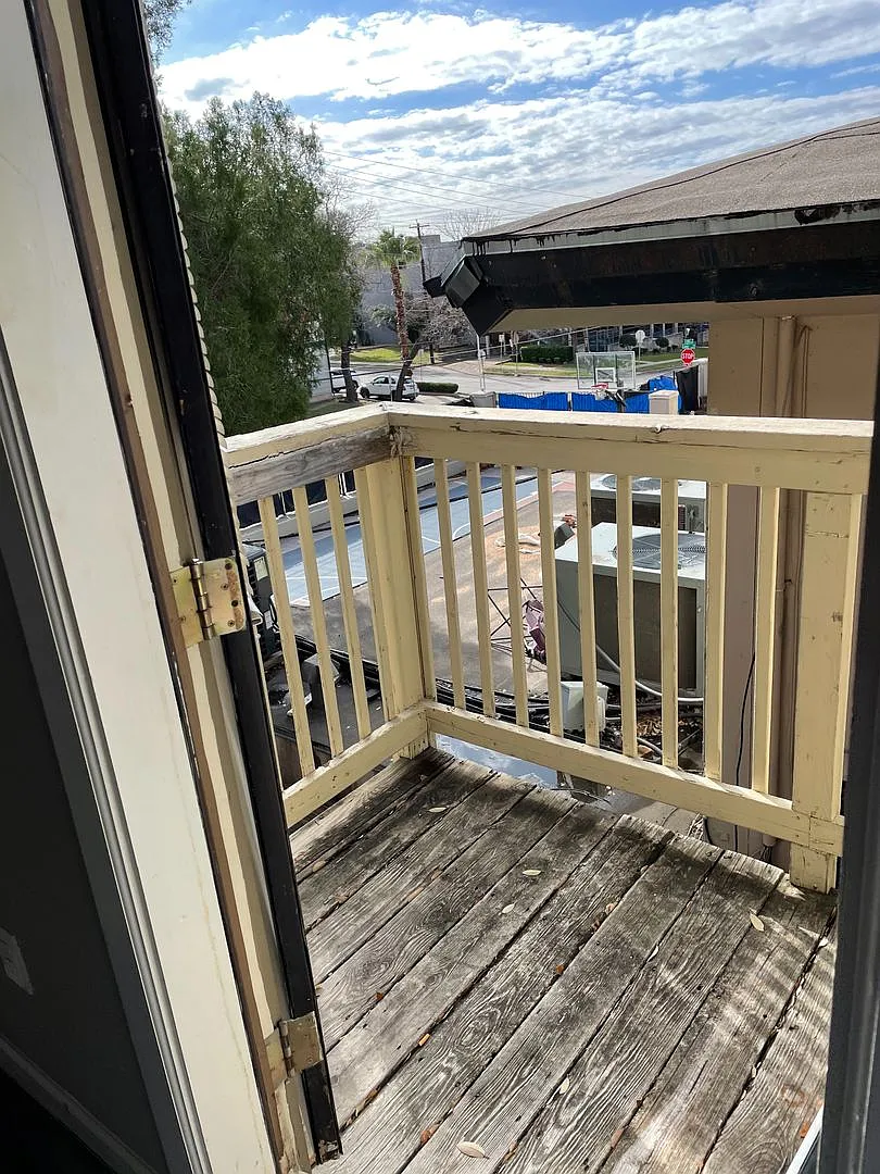 Oak Tree Apartments — Photo 4