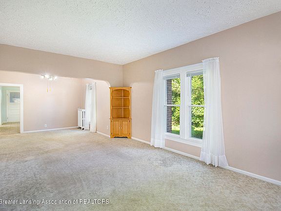 5th image of 308 E Lincoln St