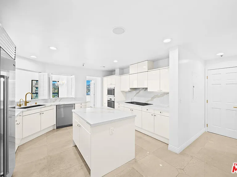 10724 Wilshire Blvd #Penthouse 1505 — Photo 23