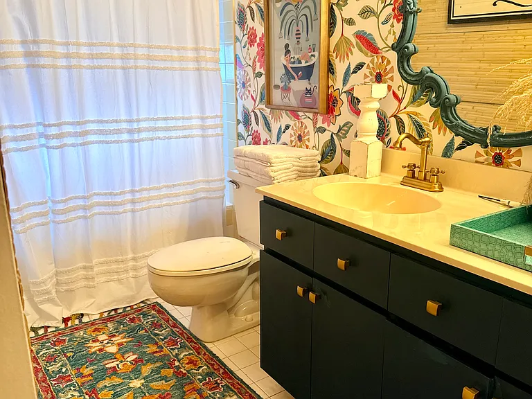 guest bath in loft