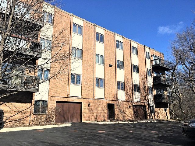 1st image of 10 Trafalgar Sq APT 202