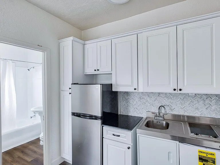 Hollymont Apartments — Photo 25