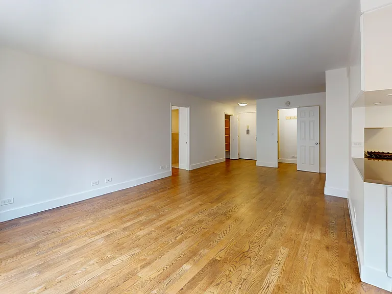 220 E 63rd St #2A — Photo 3