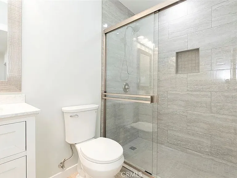 8002 Hazeltine Ave — Photo 2