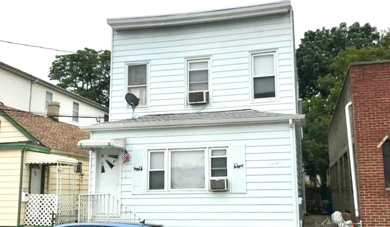 2 bed, 750 sqft, $2,100 — Photo 2